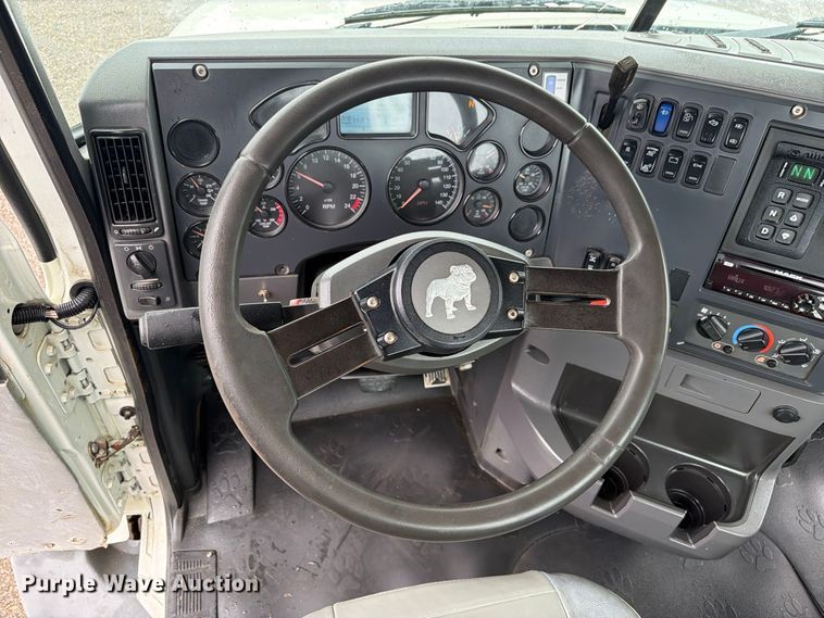 image for item FW3522 2015 Mack GU813 truck cab and chassis