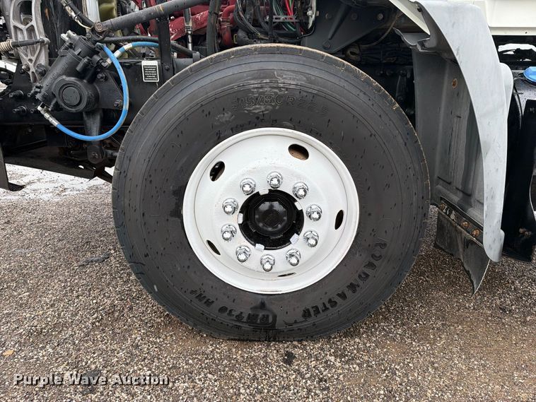 image for item FW3522 2015 Mack GU813 truck cab and chassis