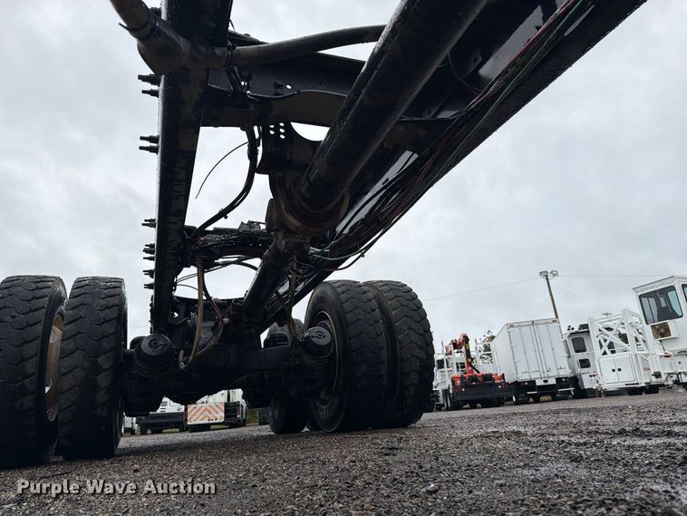 image for item FW3522 2015 Mack GU813 truck cab and chassis