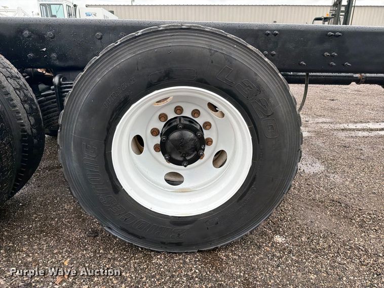 image for item FW3522 2015 Mack GU813 truck cab and chassis