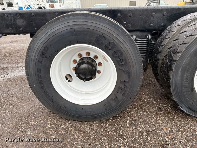 image for item FW3522 2015 Mack GU813 truck cab and chassis