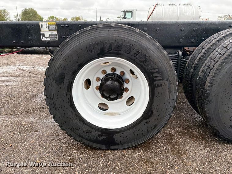 image for item FW3522 2015 Mack GU813 truck cab and chassis