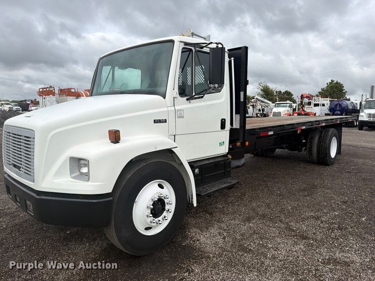 image for item FW3527 2004 Freightliner FL70 flatbed truck