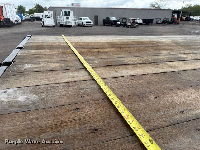 image for item FW3527 2004 Freightliner FL70 flatbed truck