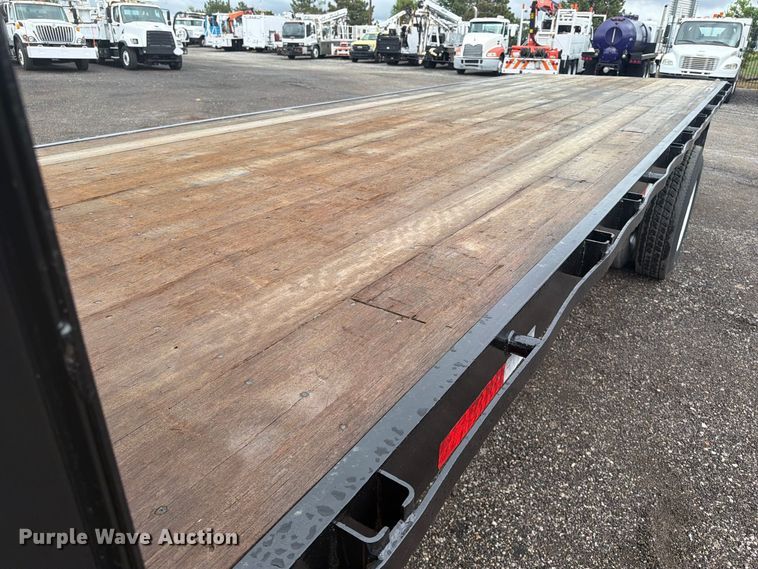 image for item FW3527 2004 Freightliner FL70 flatbed truck