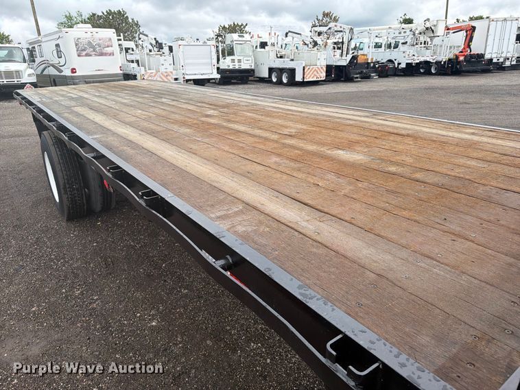 image for item FW3527 2004 Freightliner FL70 flatbed truck