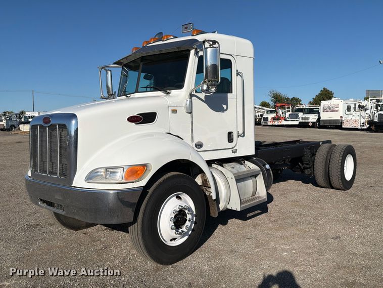 image for item FW3537 2015 Peterbilt 337 truck cab and chassis