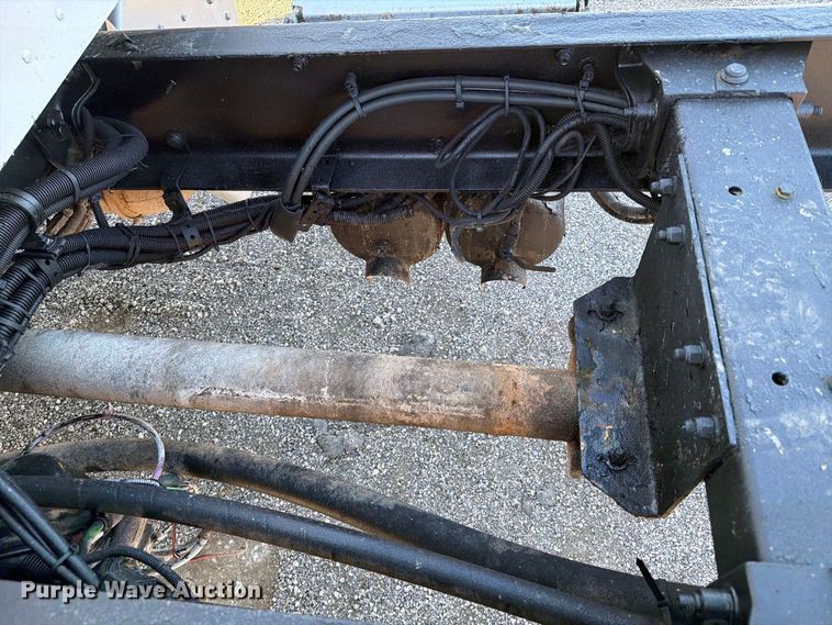image for item FW3537 2015 Peterbilt 337 truck cab and chassis