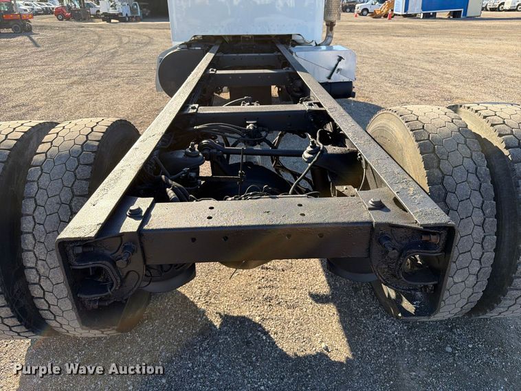 image for item FW3537 2015 Peterbilt 337 truck cab and chassis
