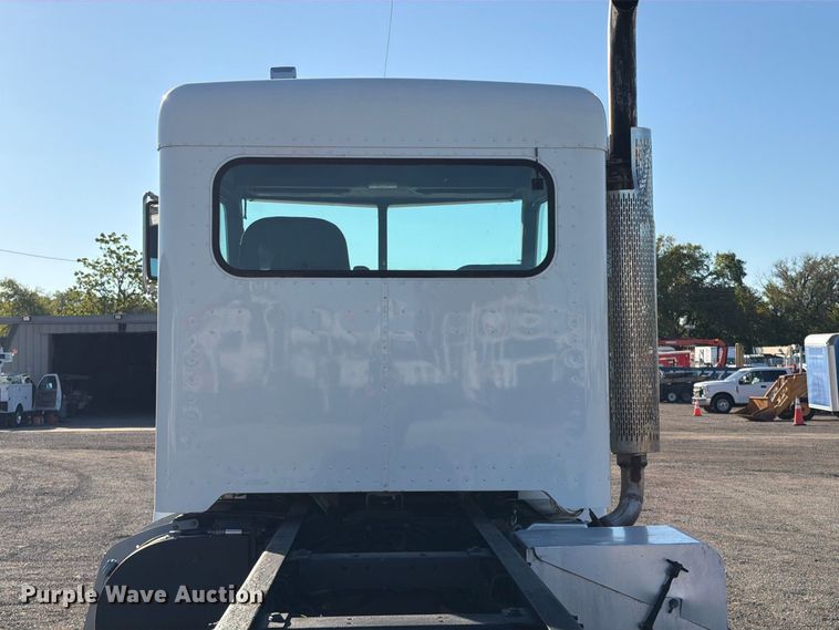 image for item FW3537 2015 Peterbilt 337 truck cab and chassis