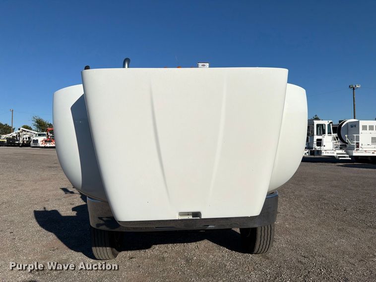 image for item FW3537 2015 Peterbilt 337 truck cab and chassis