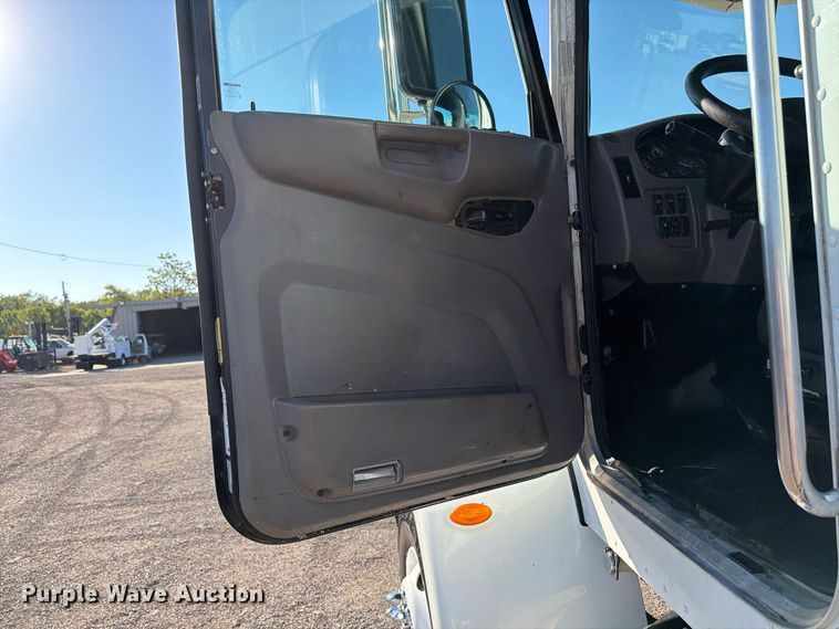 image for item FW3537 2015 Peterbilt 337 truck cab and chassis