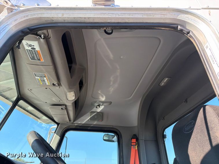 image for item FW3537 2015 Peterbilt 337 truck cab and chassis