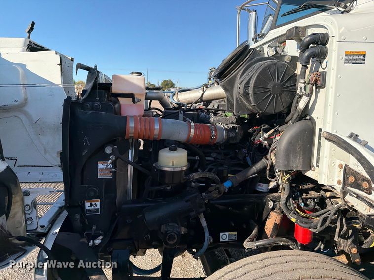 image for item FW3537 2015 Peterbilt 337 truck cab and chassis