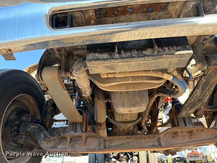image for item FW3537 2015 Peterbilt 337 truck cab and chassis