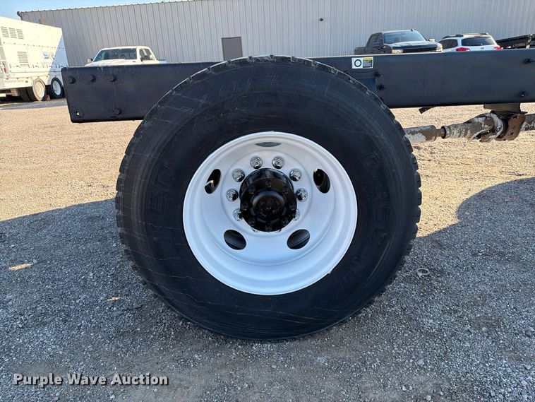 image for item FW3537 2015 Peterbilt 337 truck cab and chassis