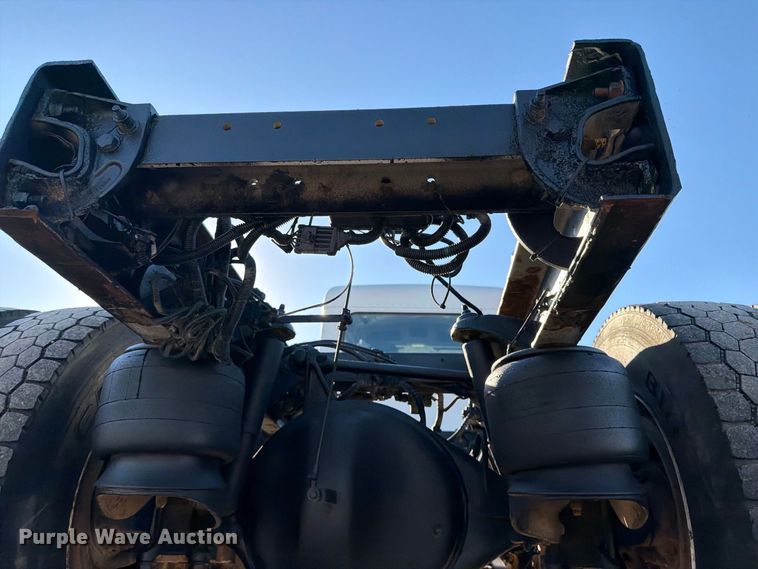 image for item FW3537 2015 Peterbilt 337 truck cab and chassis