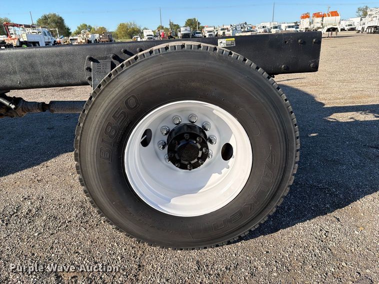 image for item FW3537 2015 Peterbilt 337 truck cab and chassis
