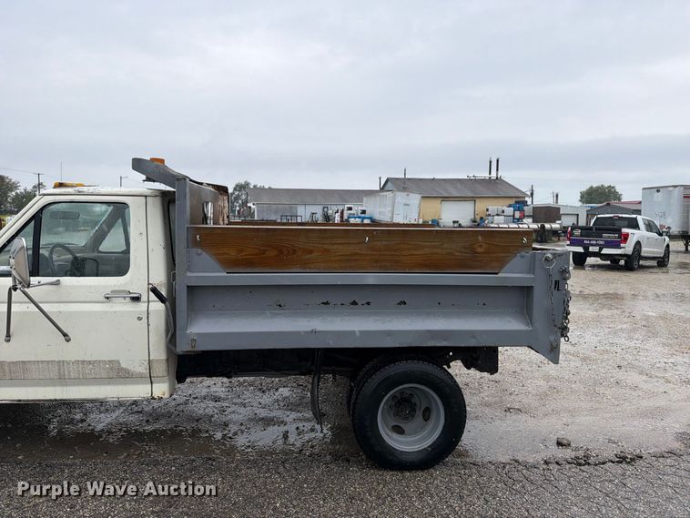 image for item OE9733 1989 Ford F350 dump bed pickup truck