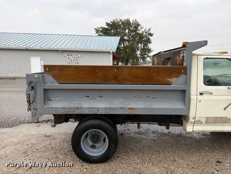 image for item OE9733 1989 Ford F350 dump bed pickup truck