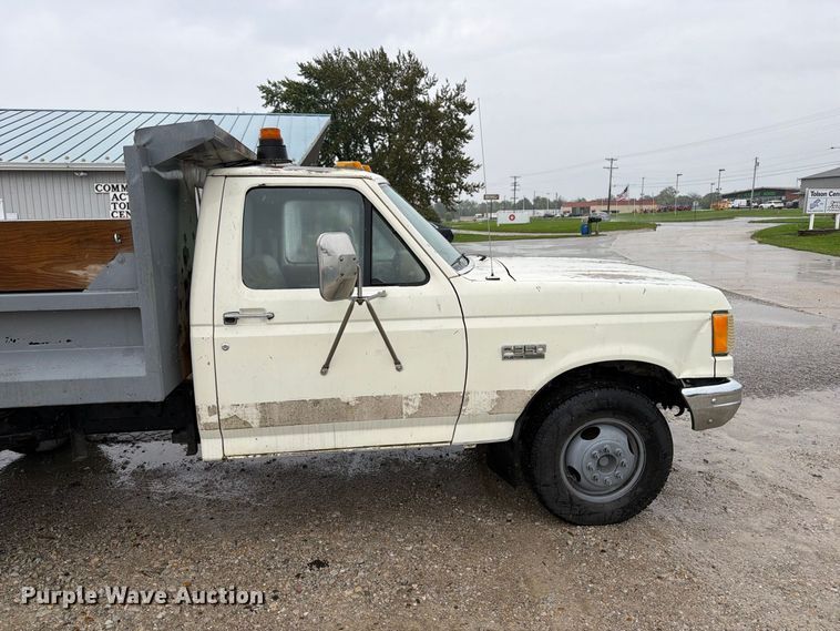 image for item OE9733 1989 Ford F350 dump bed pickup truck