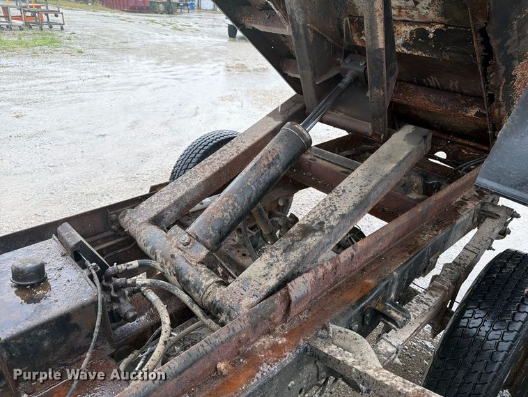 image for item OE9733 1989 Ford F350 dump bed pickup truck