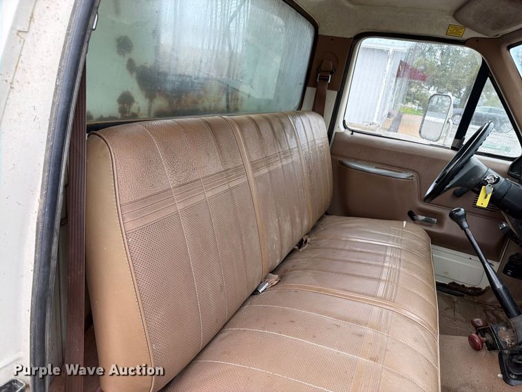 image for item OE9733 1989 Ford F350 dump bed pickup truck
