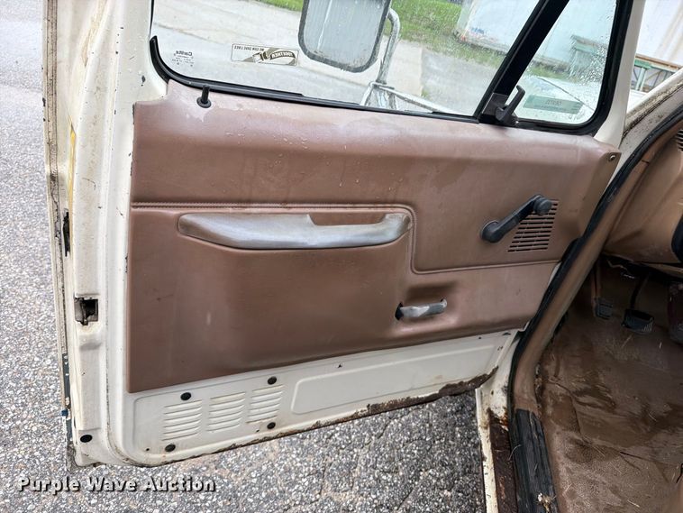 image for item OE9733 1989 Ford F350 dump bed pickup truck