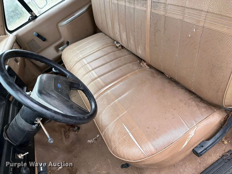 image for item OE9733 1989 Ford F350 dump bed pickup truck