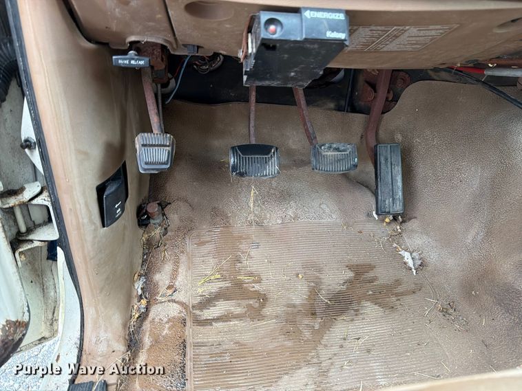 image for item OE9733 1989 Ford F350 dump bed pickup truck