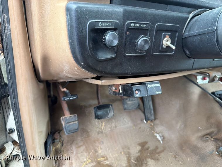 image for item OE9733 1989 Ford F350 dump bed pickup truck