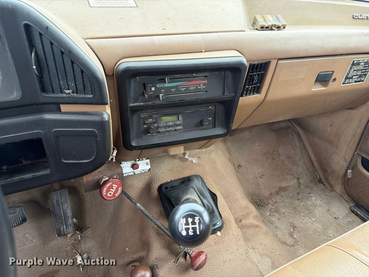 image for item OE9733 1989 Ford F350 dump bed pickup truck