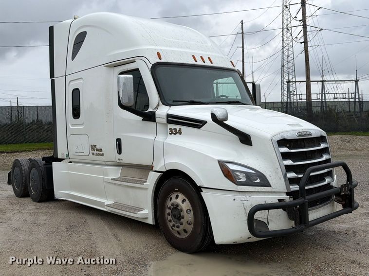 image for item OE9742 2020 Freightliner Cascadia semi truck