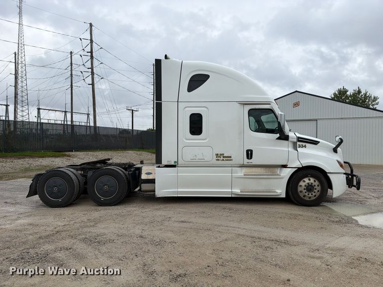 image for item OE9742 2020 Freightliner Cascadia semi truck