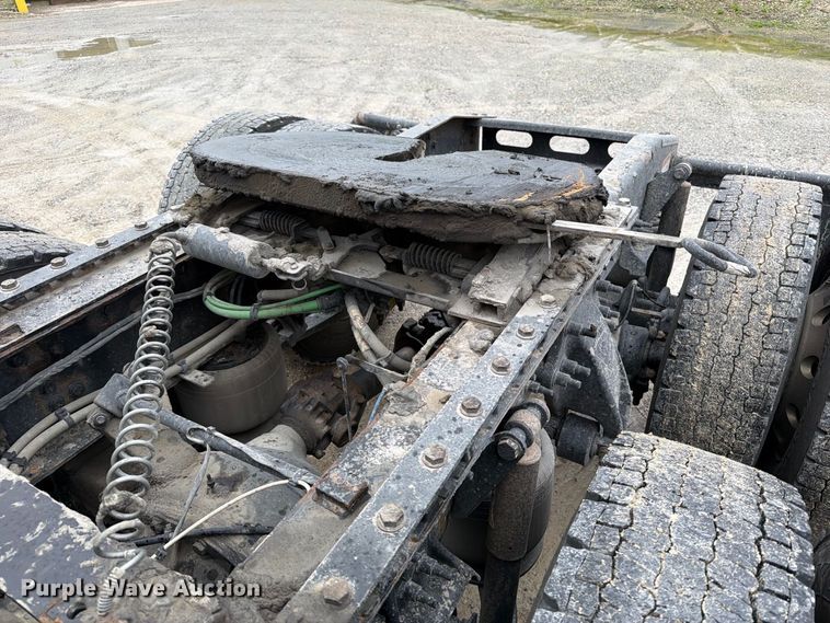 image for item OE9742 2020 Freightliner Cascadia semi truck