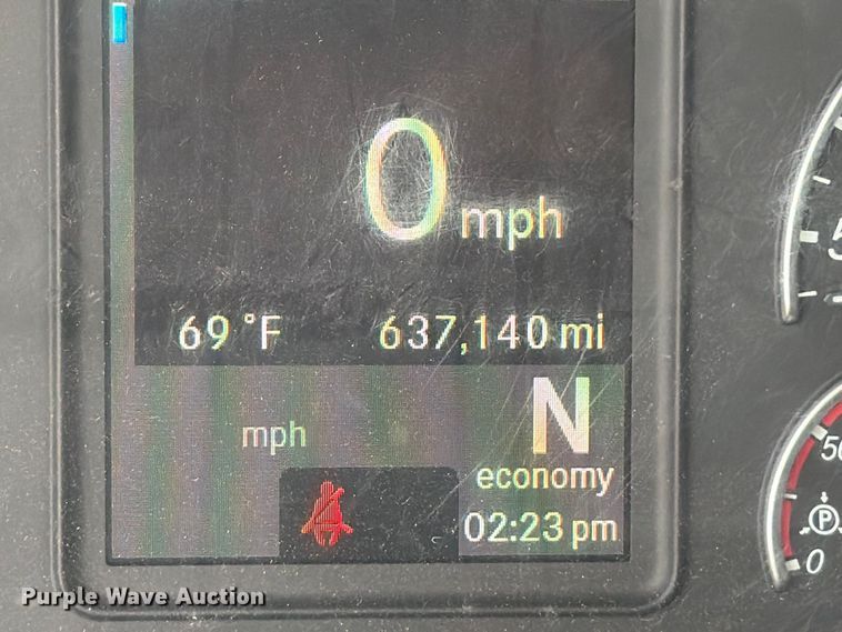 image for item OE9742 2020 Freightliner Cascadia semi truck