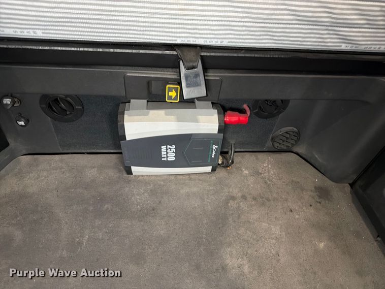 image for item OE9742 2020 Freightliner Cascadia semi truck