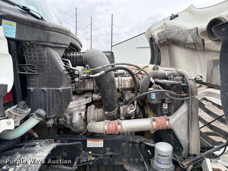 image for item OE9742 2020 Freightliner Cascadia semi truck
