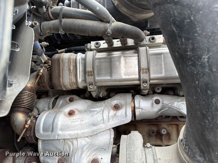 image for item OE9742 2020 Freightliner Cascadia semi truck