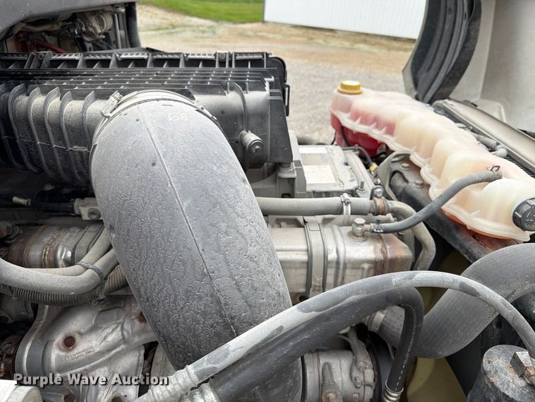 image for item OE9742 2020 Freightliner Cascadia semi truck