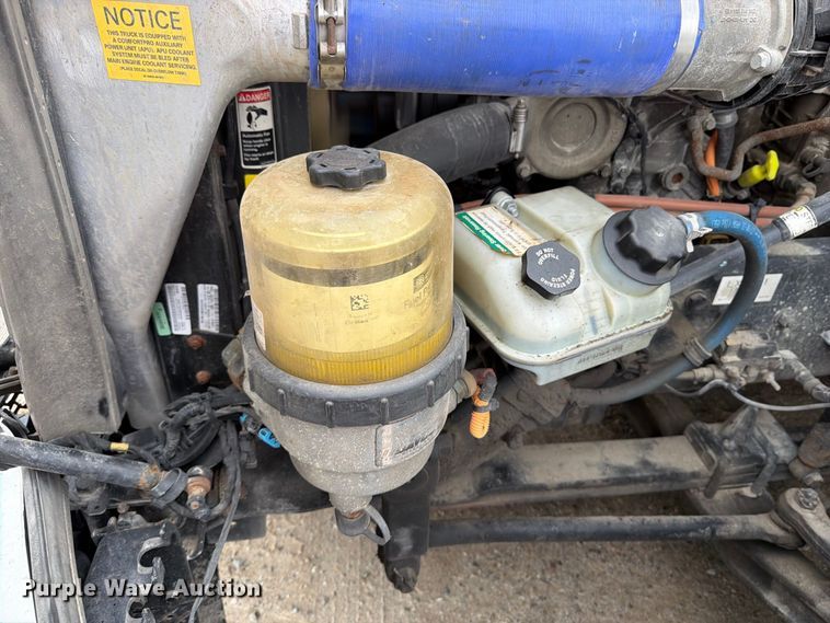 image for item OE9742 2020 Freightliner Cascadia semi truck