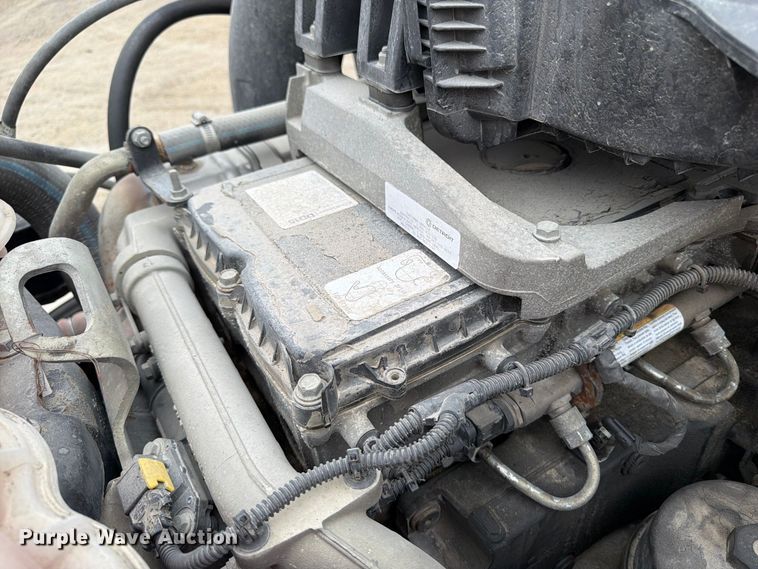 image for item OE9742 2020 Freightliner Cascadia semi truck