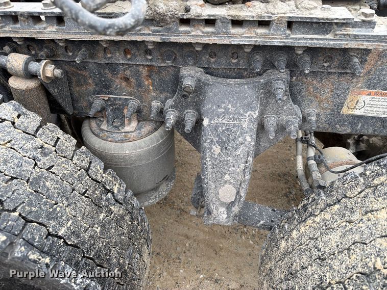 image for item OE9742 2020 Freightliner Cascadia semi truck