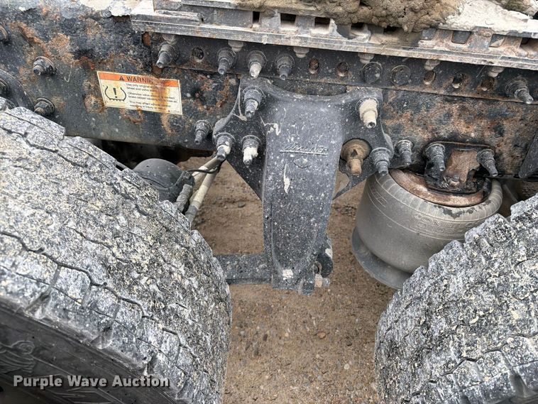 image for item OE9742 2020 Freightliner Cascadia semi truck