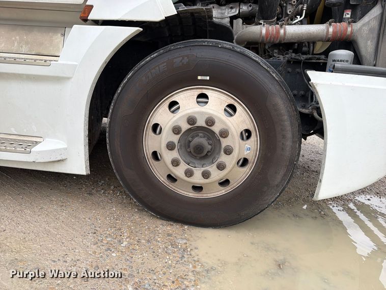 image for item OE9742 2020 Freightliner Cascadia semi truck