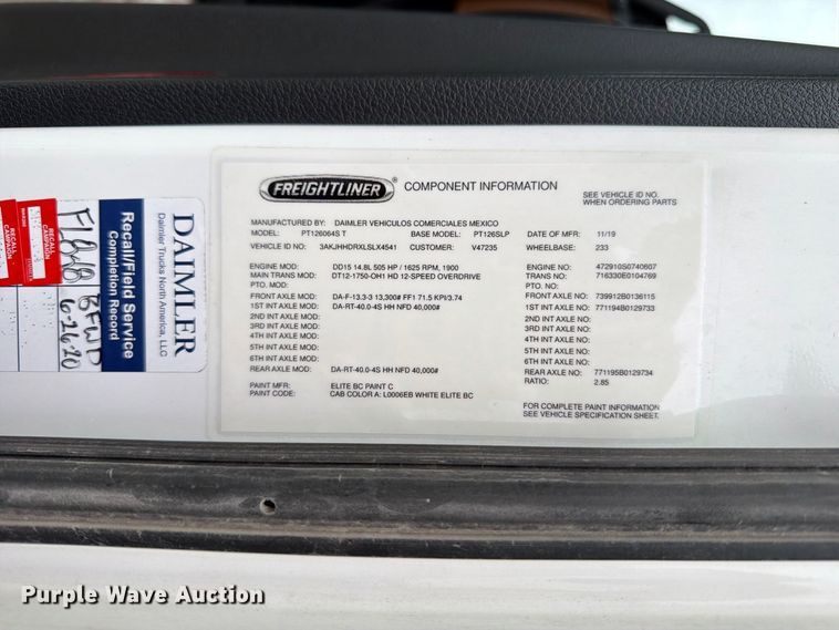 image for item OE9742 2020 Freightliner Cascadia semi truck