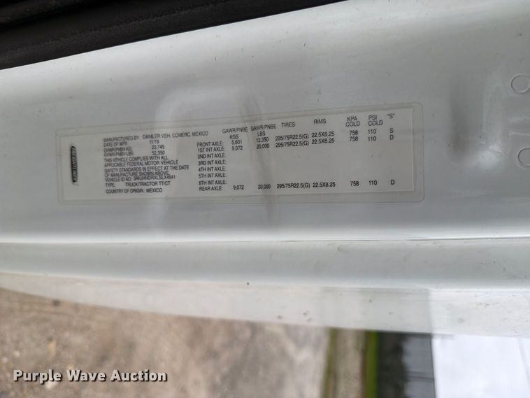 image for item OE9742 2020 Freightliner Cascadia semi truck