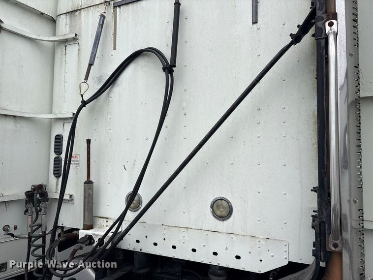 image for item YA1513 2010 Freightliner CST120 semi truck
