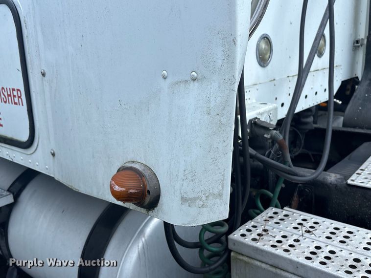 image for item YA1513 2010 Freightliner CST120 semi truck