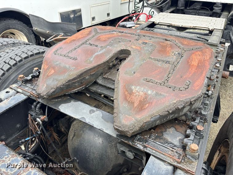 image for item YA1513 2010 Freightliner CST120 semi truck